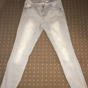 Women’s Size 10 Skinny Jeans (Regular Fit)